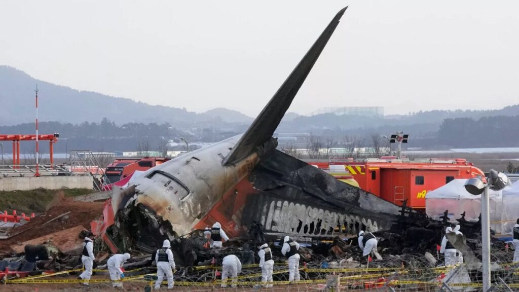 initial-probe-into-south-korea’s-jeju-air-crash-angers-families-by-hinting-at-pilot-error