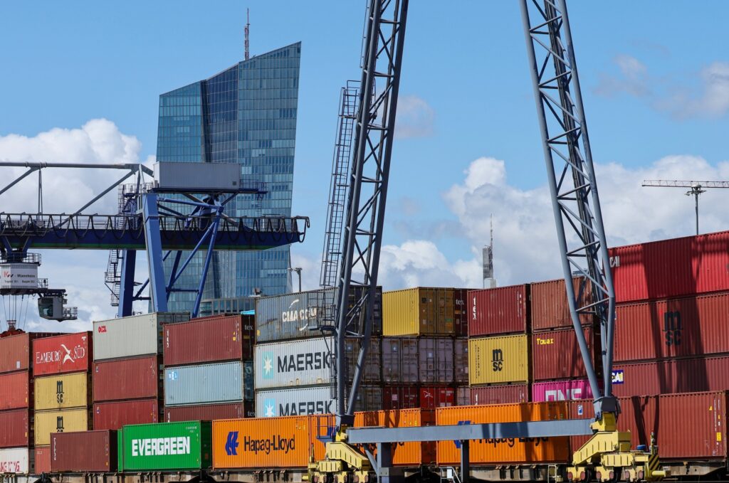 eurozone-growth-falters-as-germany-shrinks,-tariff-headwinds-mount